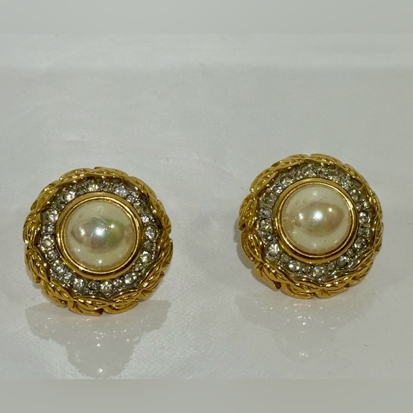 Rare Authentic Nina Ricci Clip on Faux Pearl Gold tone Earrings - Picture 4 of 13